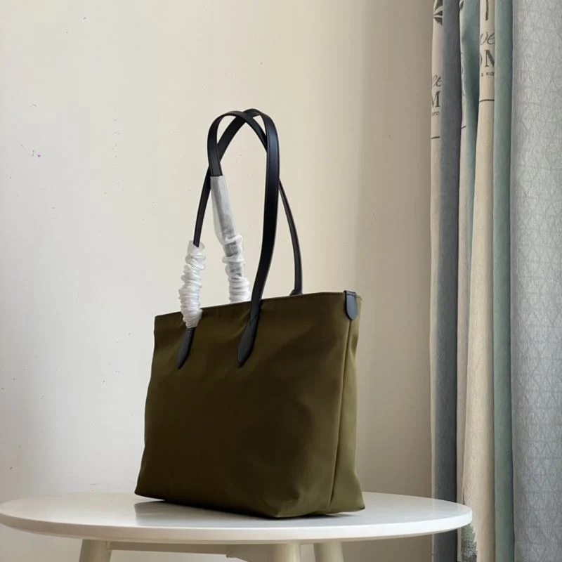 Burberry Shopping Bags Lightweight 51670