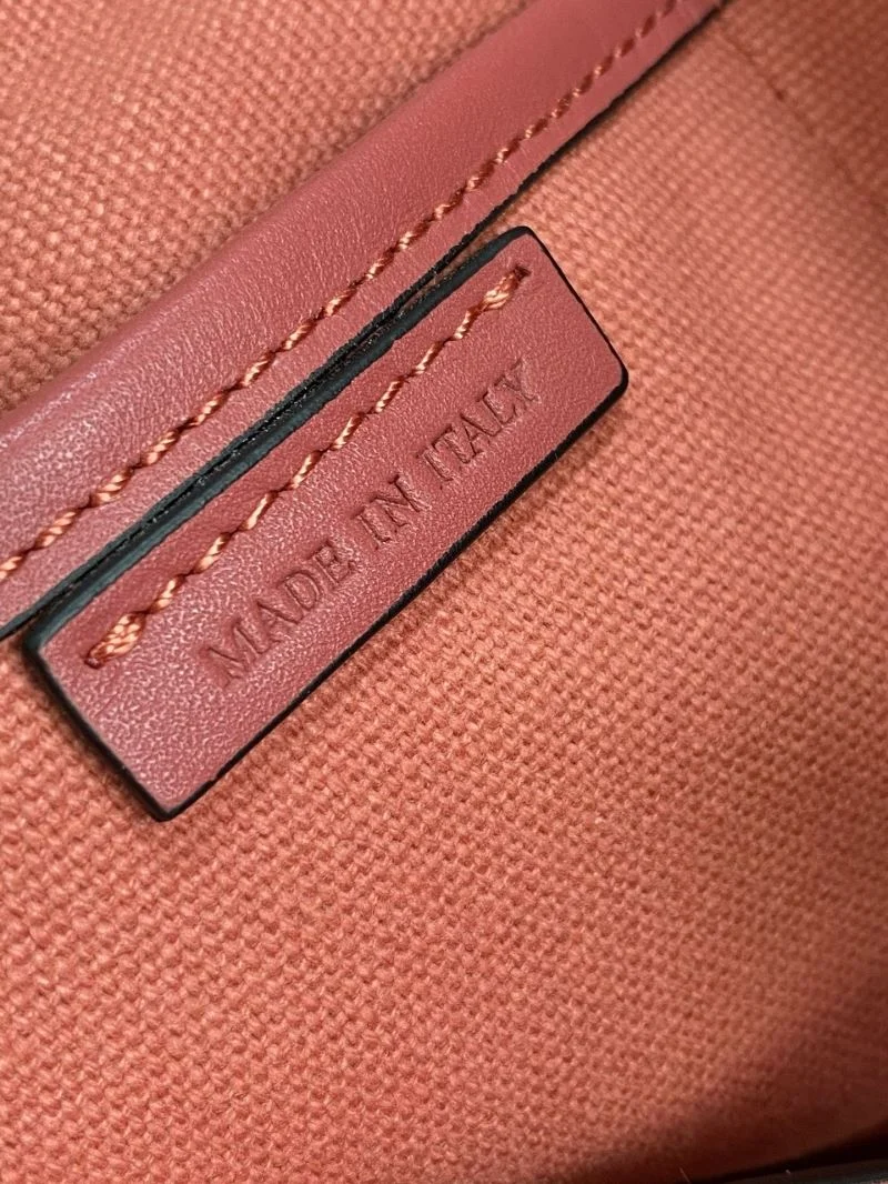 Stylish Burberry Shopping Bags 51674