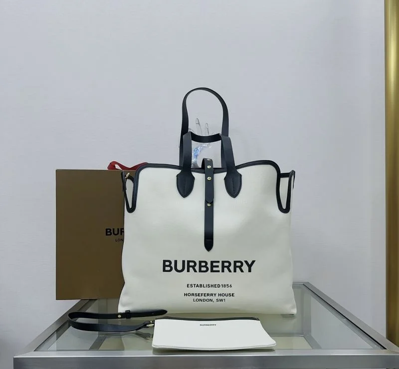 Lightweight Burberry Shopping Bags 51666