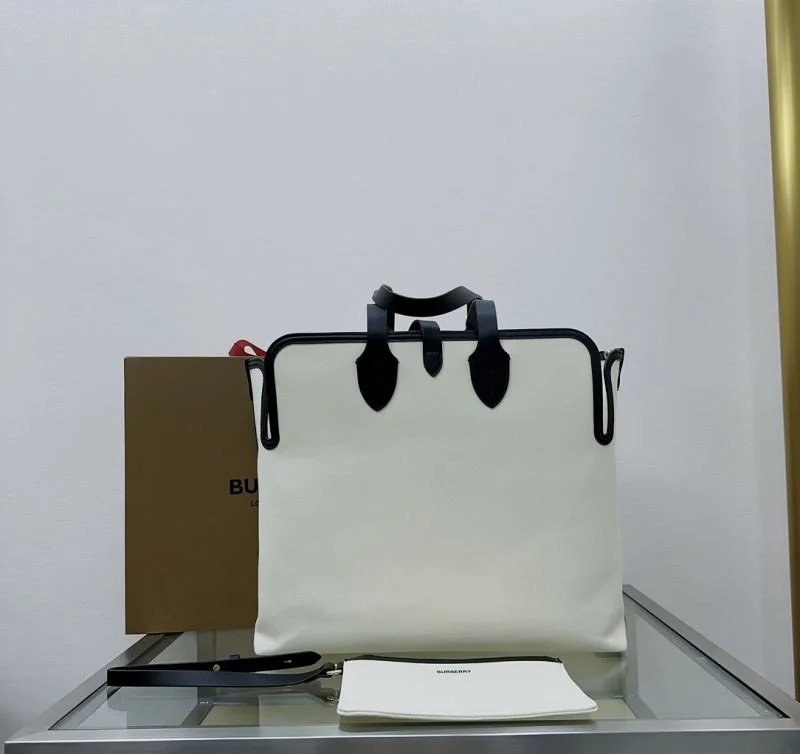 Lightweight Burberry Shopping Bags 51666