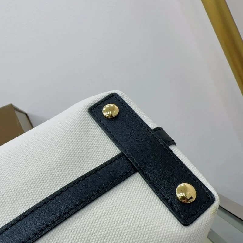 Lightweight Burberry Shopping Bags 51666
