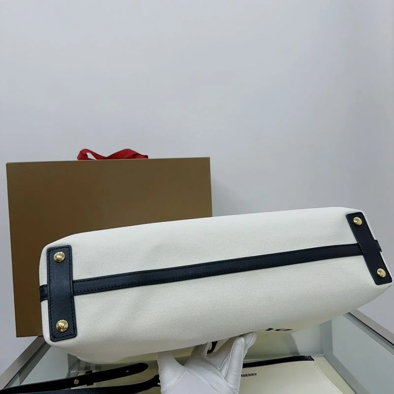 Lightweight Burberry Shopping Bags 51666