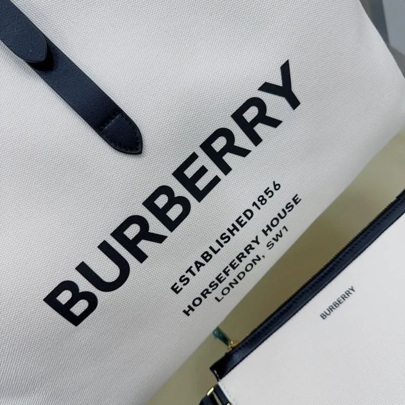 Lightweight Burberry Shopping Bags 51666