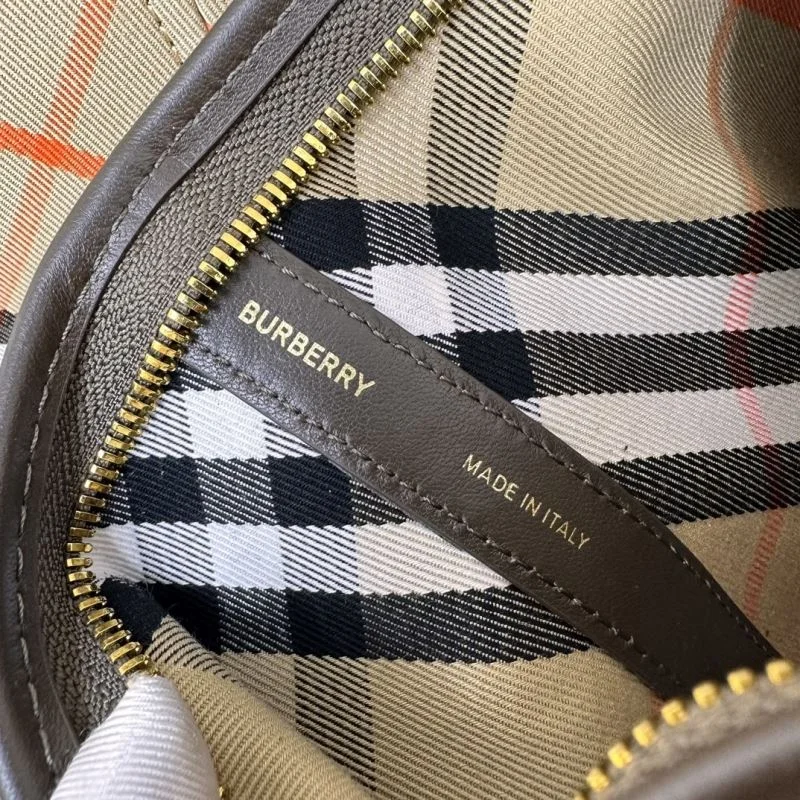 Minimalist Burberry Shopping Bags 51659