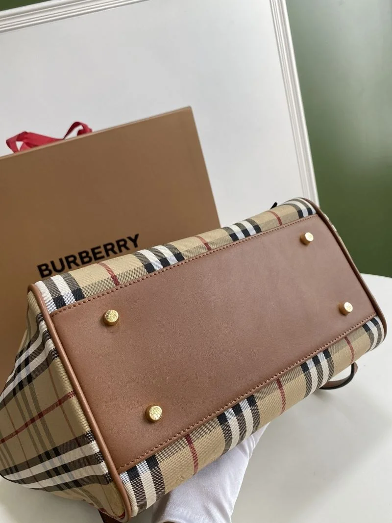 Burberry Shopping Bags Minimalist 51668