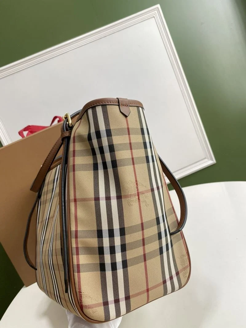 Burberry Shopping Bags Minimalist 51668