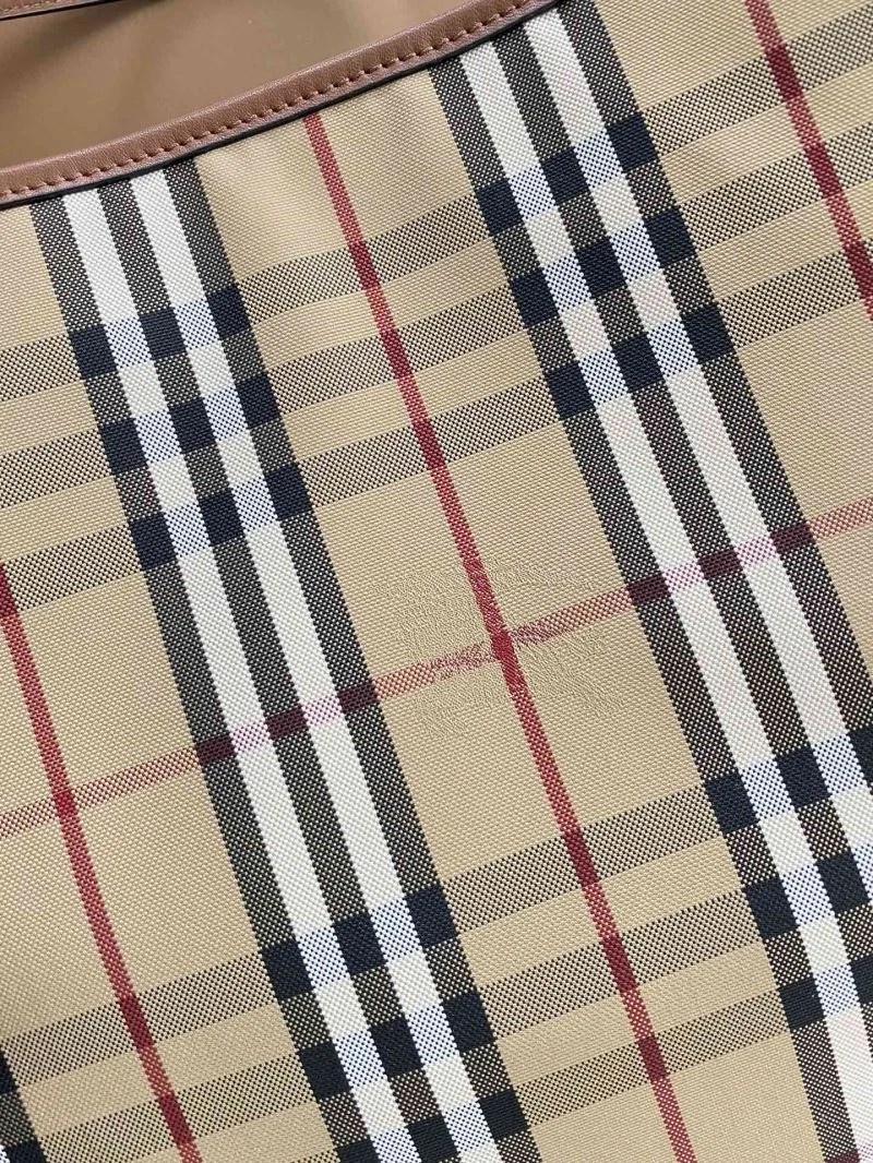 Burberry Shopping Bags Minimalist 51668