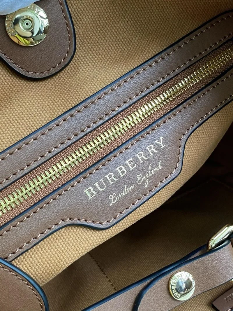 Burberry Shopping Bags Minimalist 51668