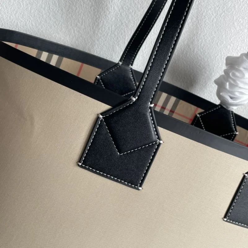 SunProtective Burberry Shopping Bags 37913