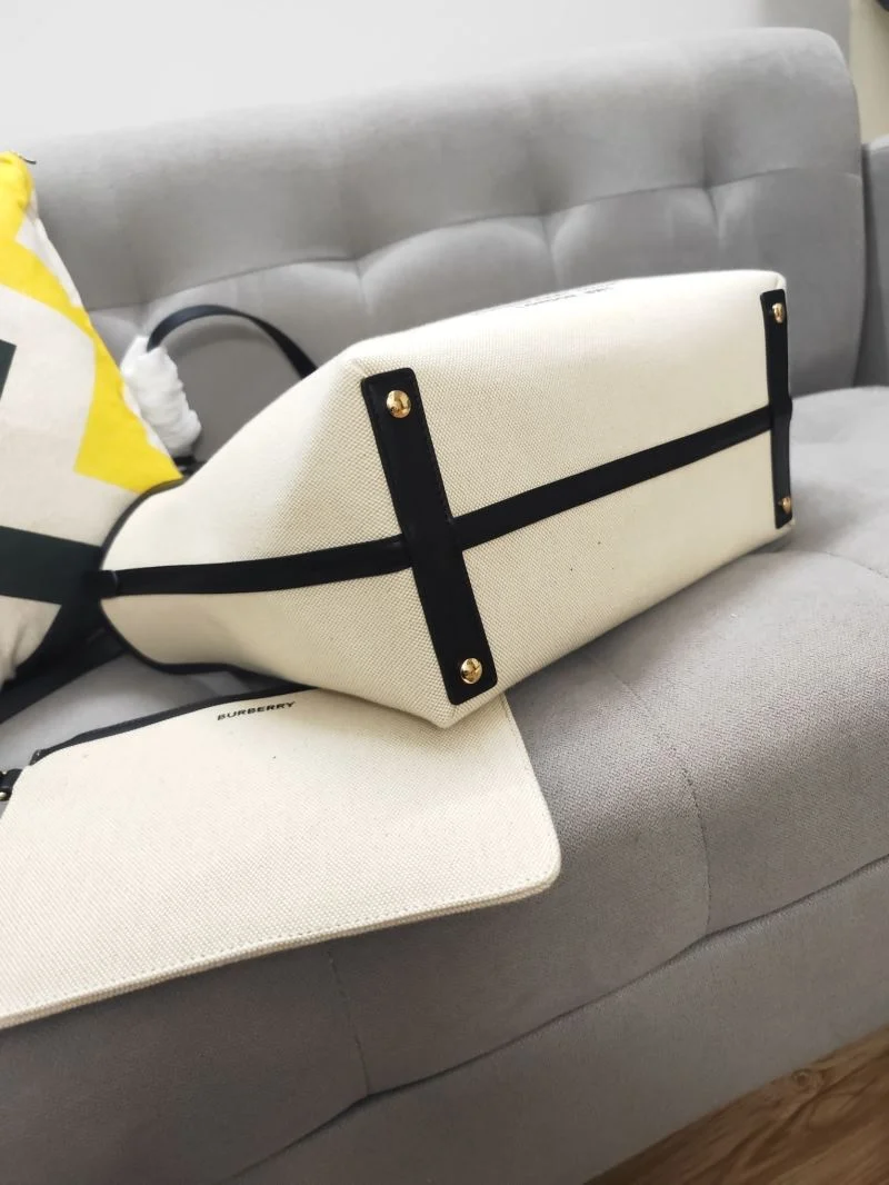 Burberry Shopping Bags ZipUp 37912
