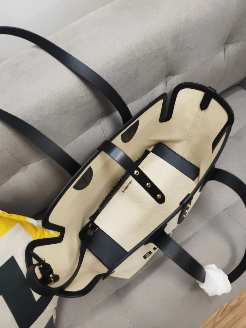 Burberry Shopping Bags ZipUp 37912