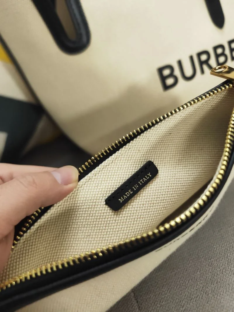 Burberry Shopping Bags ZipUp 37912