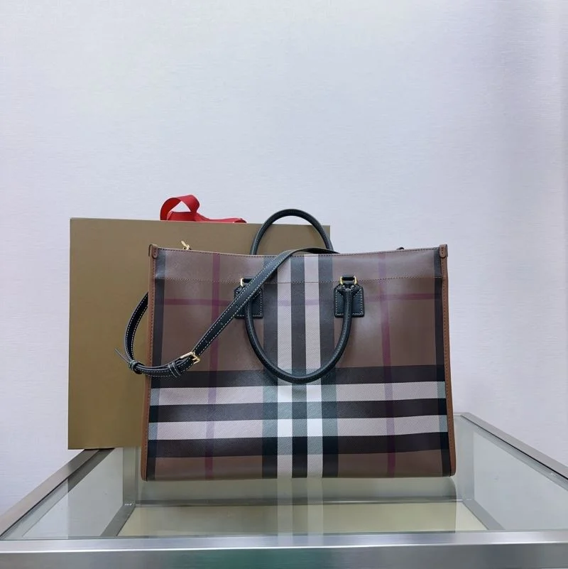 Elegant Burberry Shopping Bags 37907