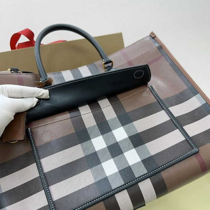 Elegant Burberry Shopping Bags 37907