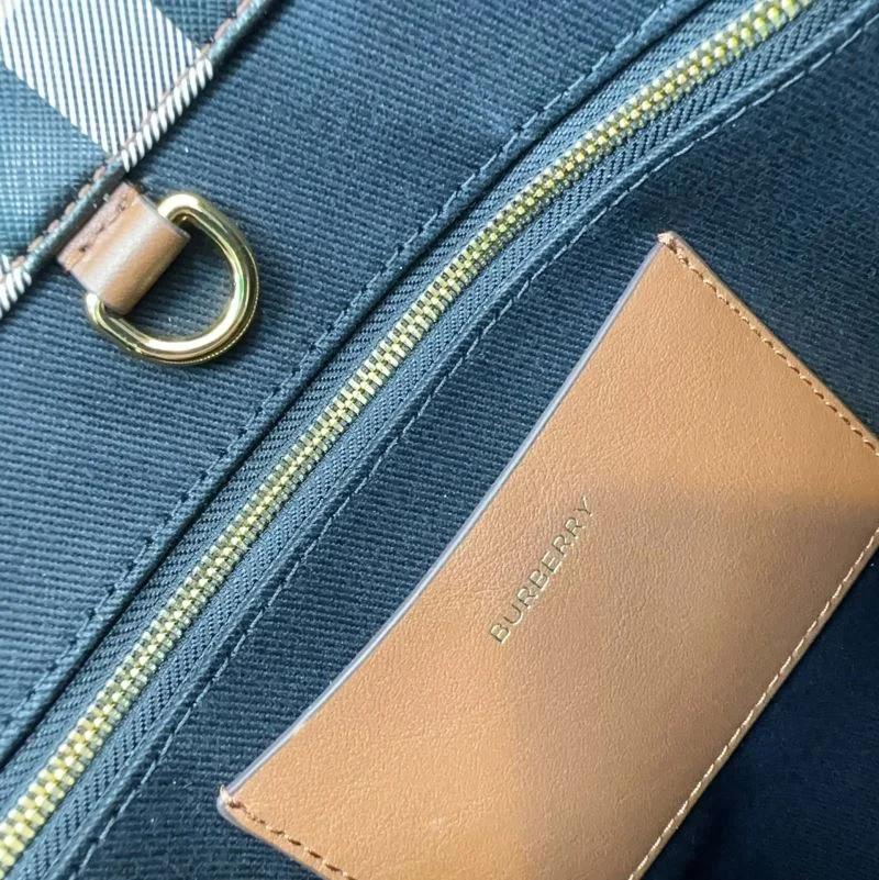 Elegant Burberry Shopping Bags 37907