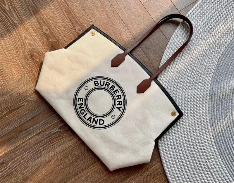 Burberry Shopping Bags SportInspired 37900