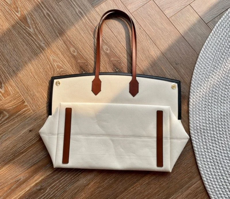 Burberry Shopping Bags SportInspired 37900