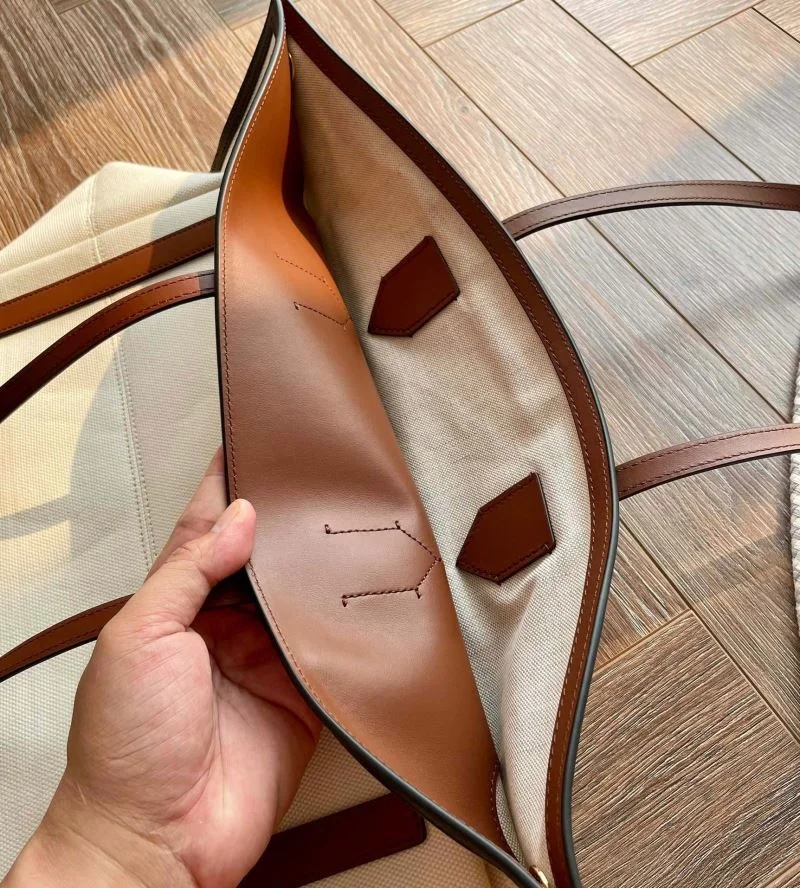 Burberry Shopping Bags SportInspired 37900