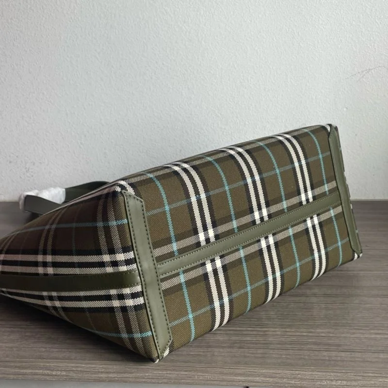 Burberry Shopping Bags Lightweight 37898