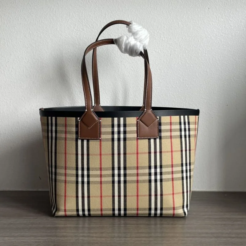 Attractive Burberry Shopping Bags 37902