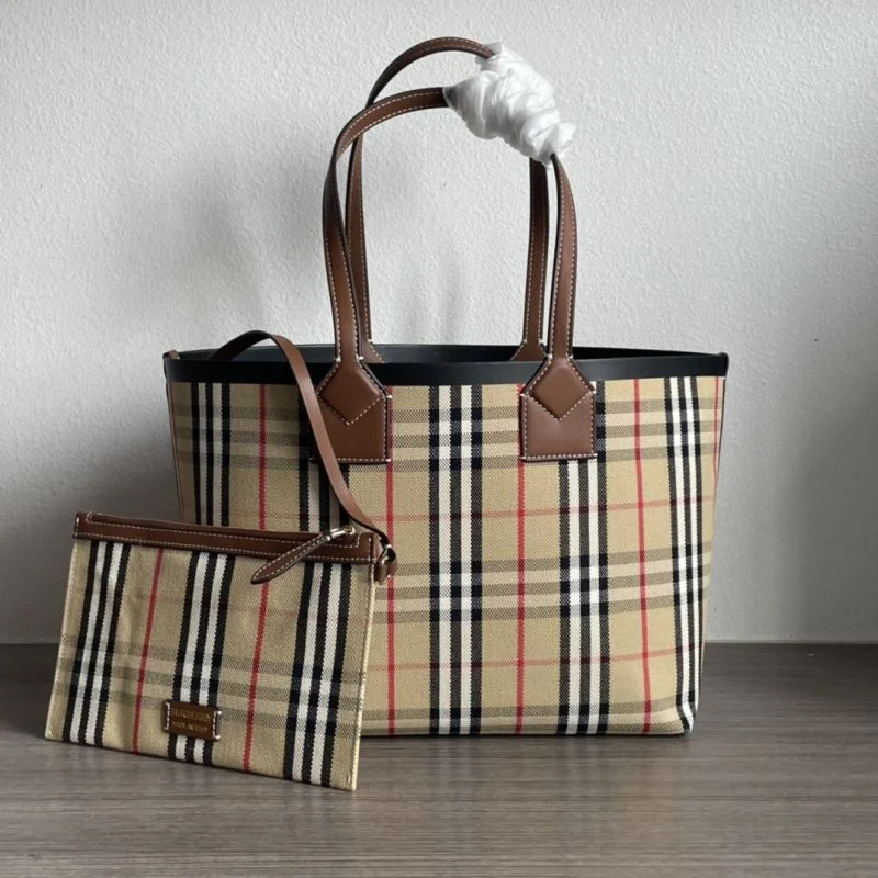 Attractive Burberry Shopping Bags 37902