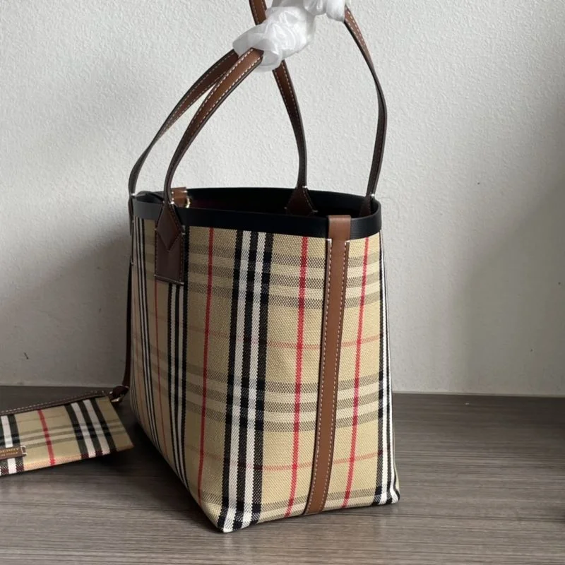 Attractive Burberry Shopping Bags 37902