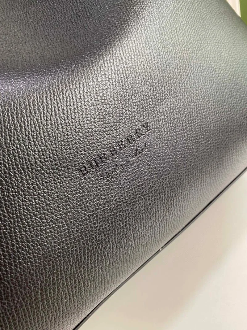 Snug Burberry Shopping Bags 37888