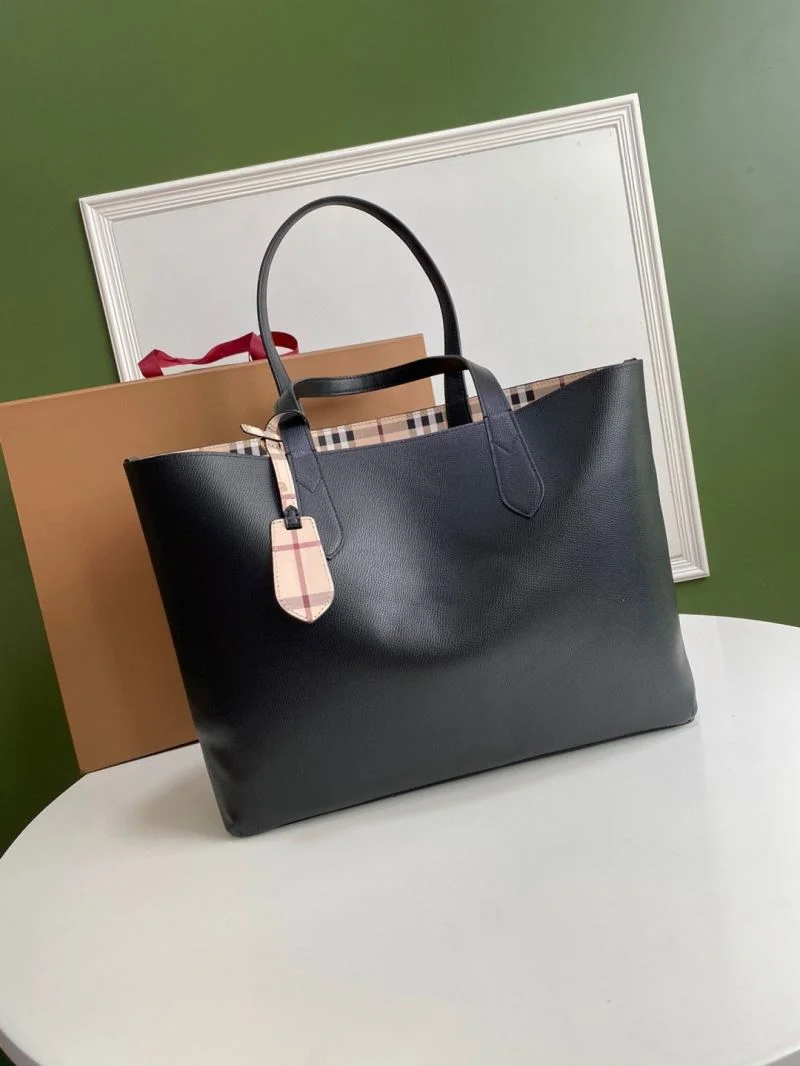 Snug Burberry Shopping Bags 37888
