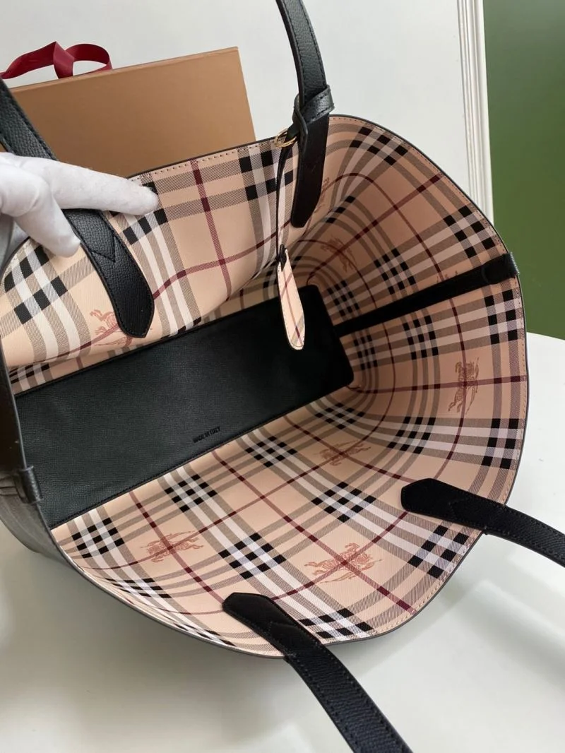 Snug Burberry Shopping Bags 37888