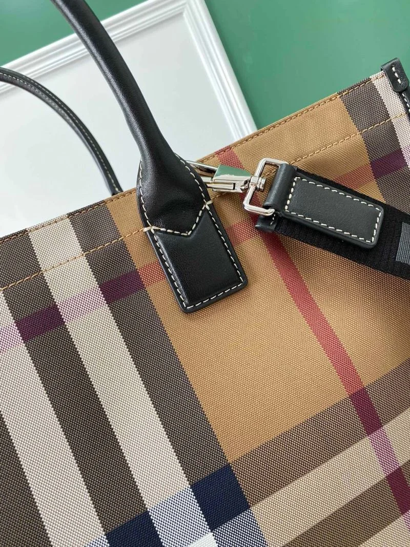Casual Burberry Shopping Bags 37892