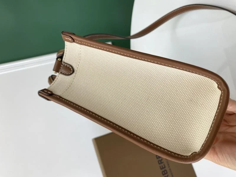 Sporty Burberry Shopping Bags 37889