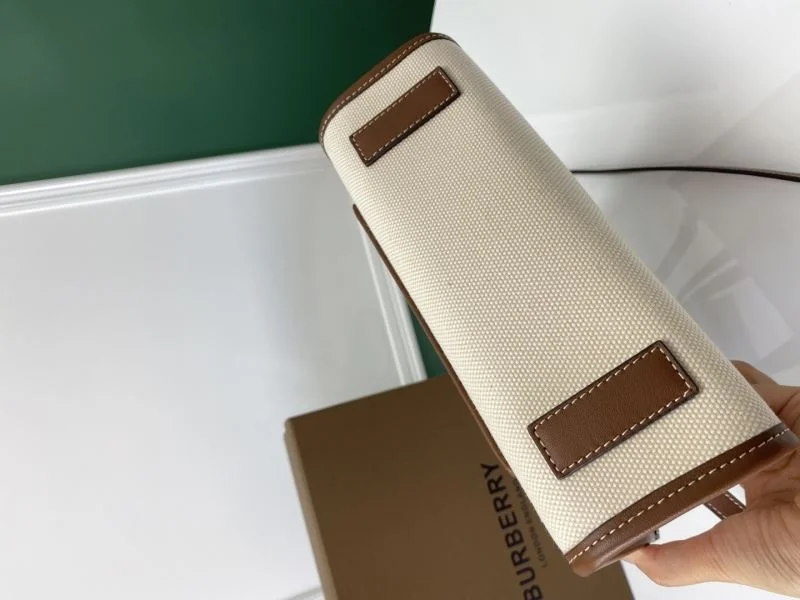 Sporty Burberry Shopping Bags 37889
