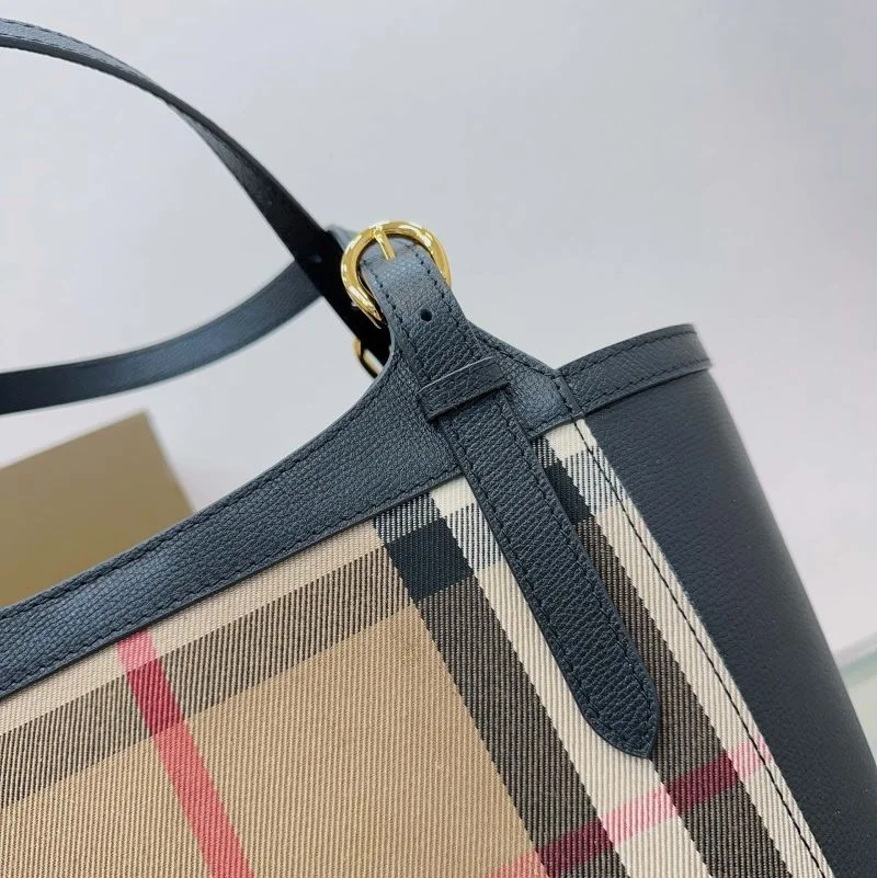 Burberry Shopping Bags TechFriendly 37880