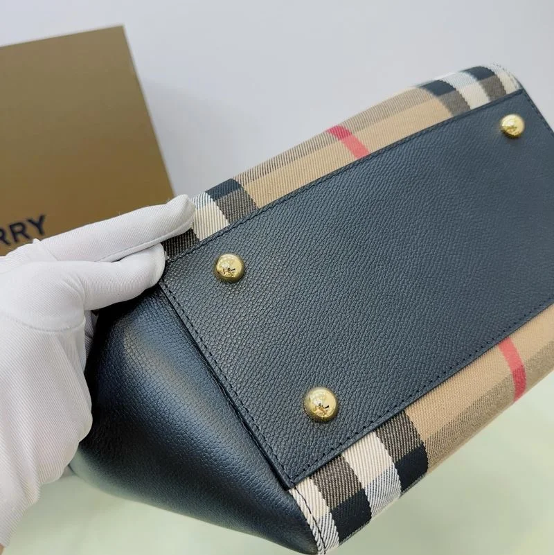 Burberry Shopping Bags TechFriendly 37880