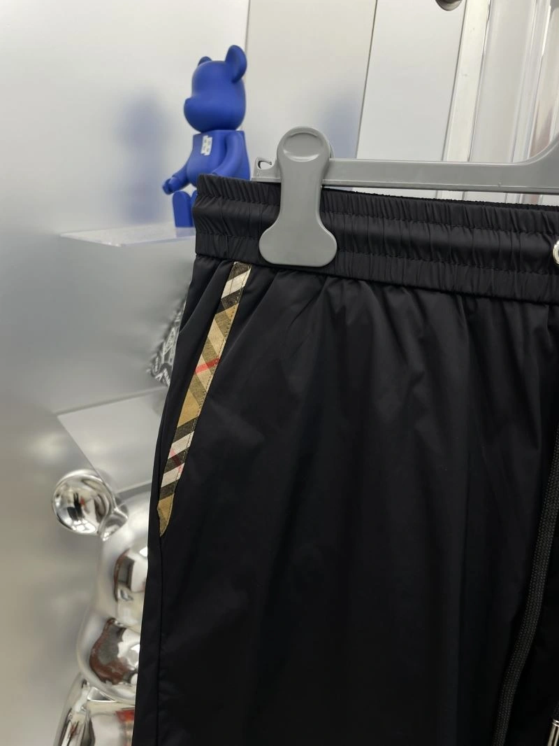 WellDesigned Burberry Short Pants 102651