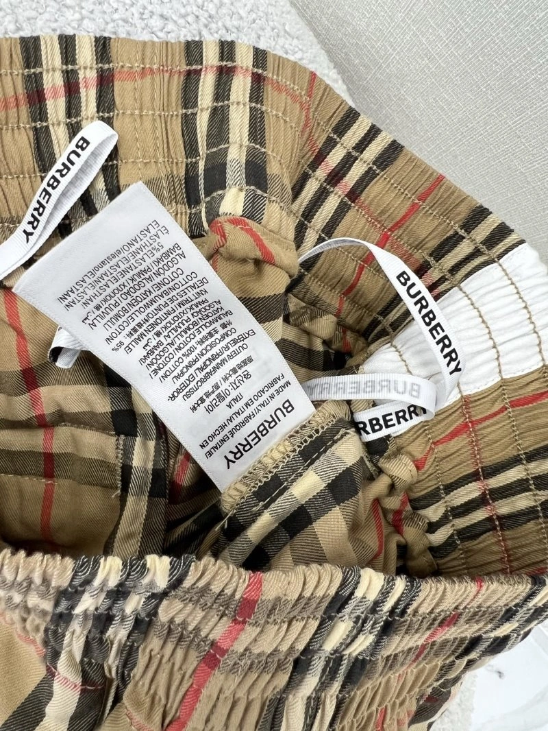 Burberry Short Pants Youthful 99277