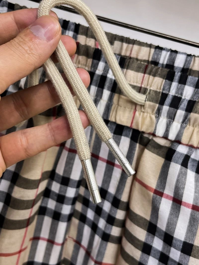 Sporty Burberry Short Pants 100132