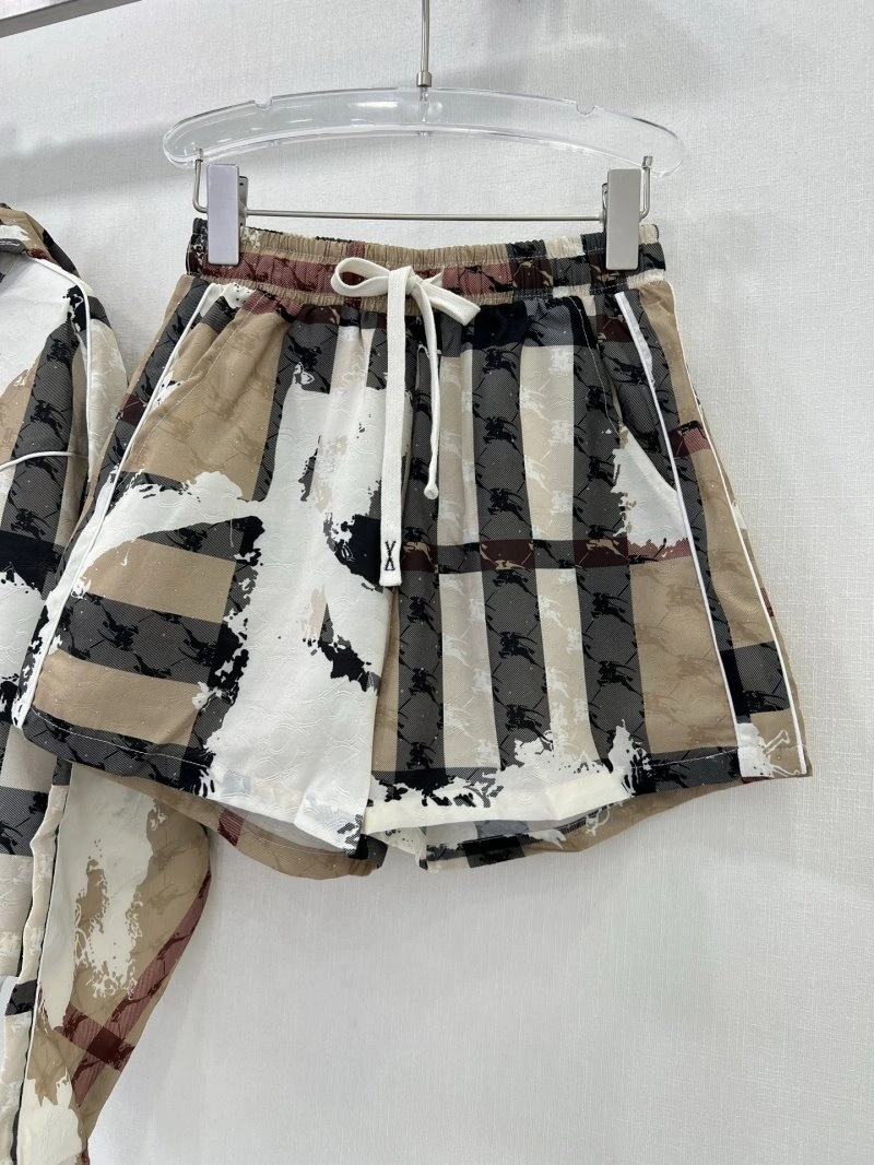 Burberry Short Suits Compact 99298