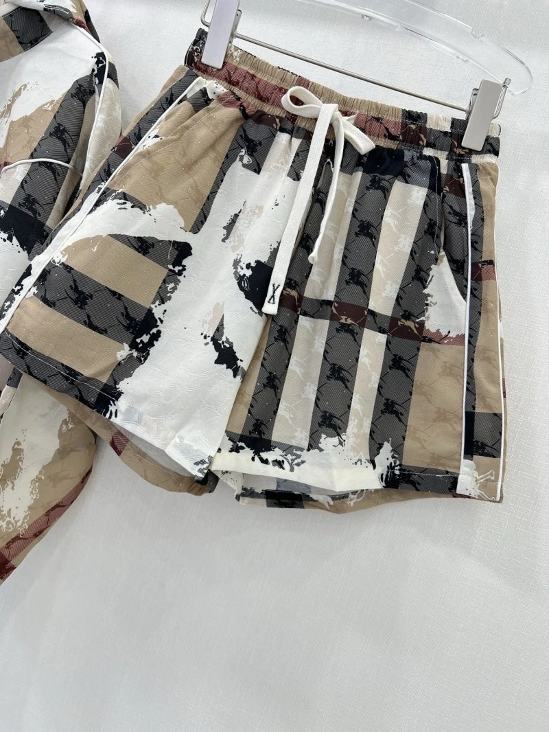Burberry Short Suits Compact 99298