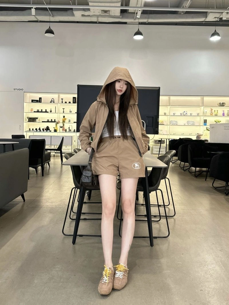 Burberry Short Suits Unisex 99244