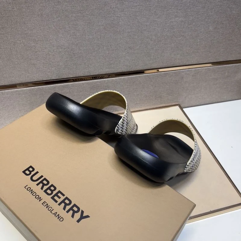 Burberry Slippers TimelessDesign 17126