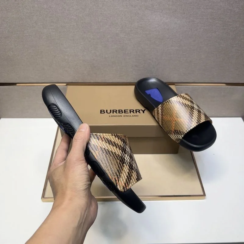 SmoothTexture Burberry Slippers 17124
