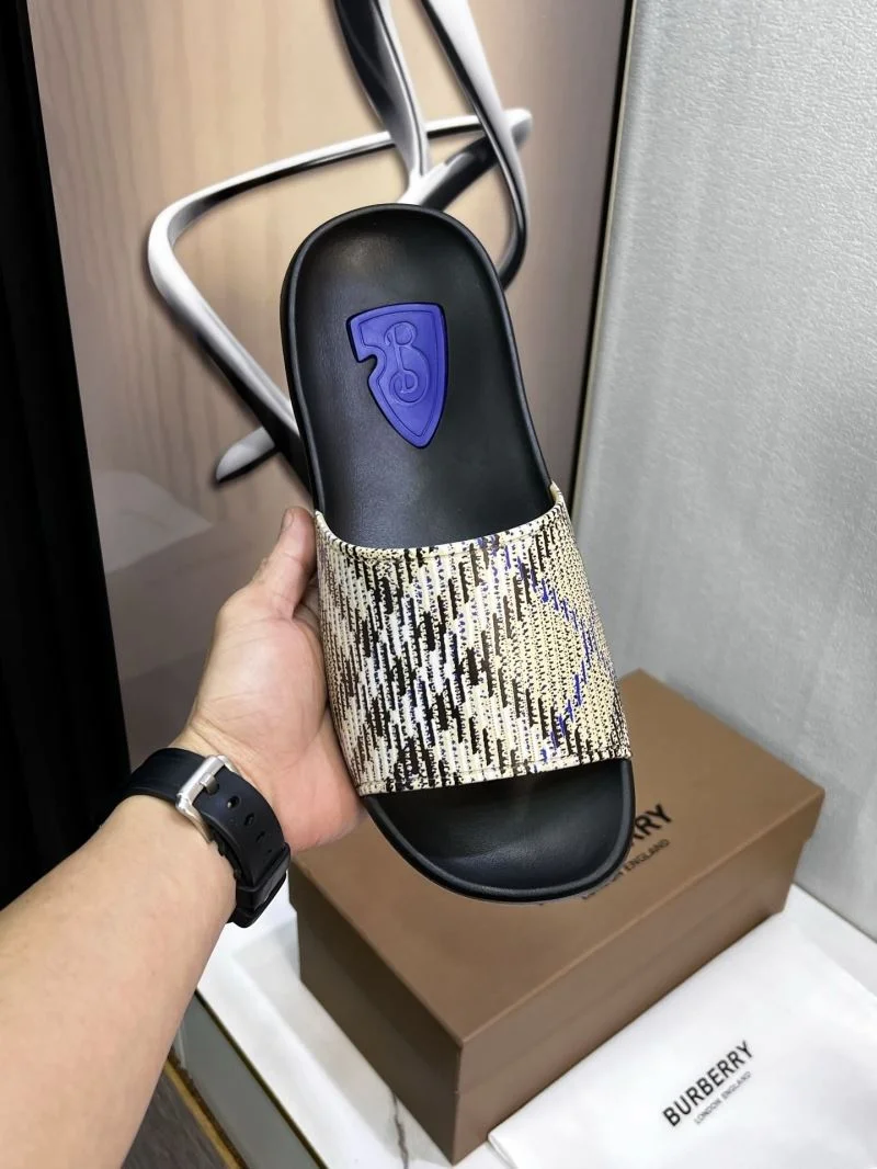 Casual Burberry Slippers 17116