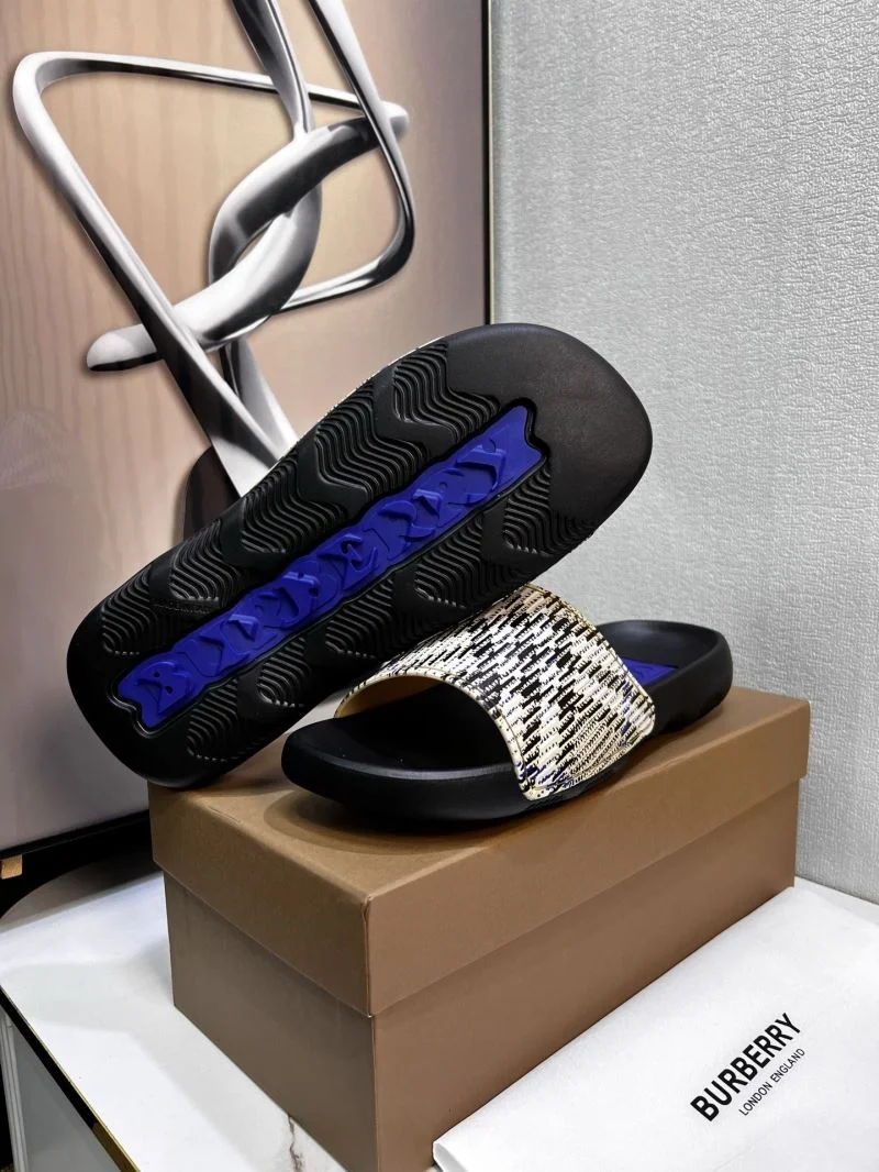 Casual Burberry Slippers 17116