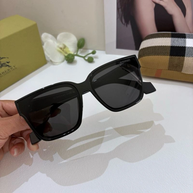Burberry Sunglasses Practical 277170