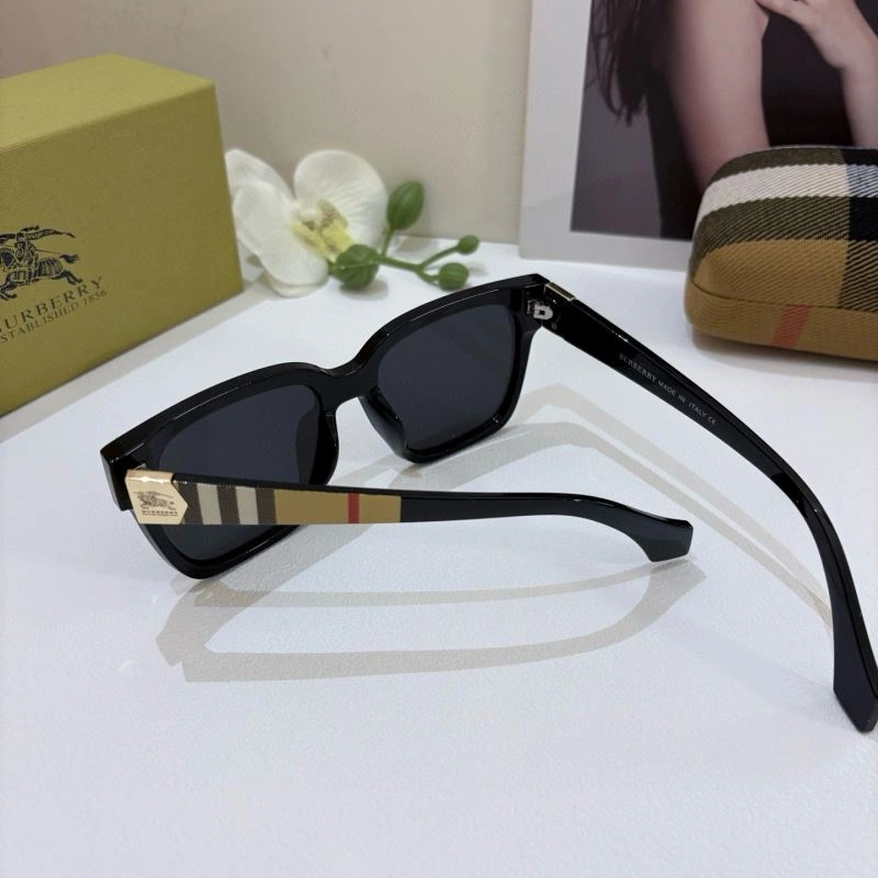 Burberry Sunglasses Practical 277170