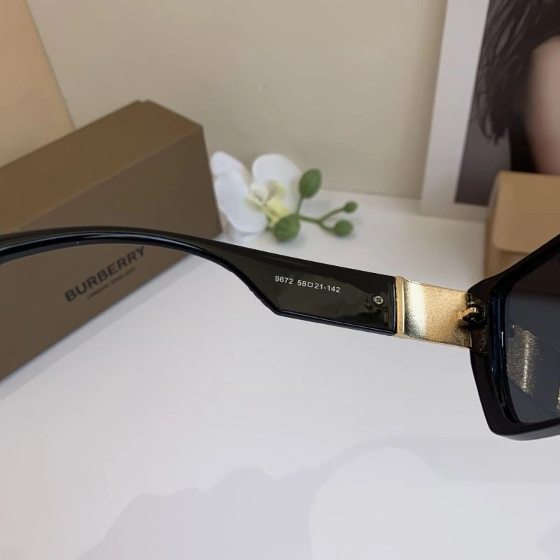 Burberry Sunglasses Versatile 277166
