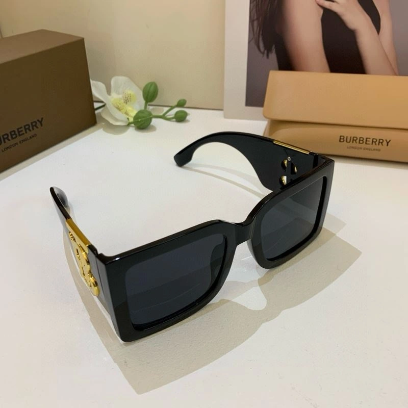 Burberry Sunglasses Compact 277180