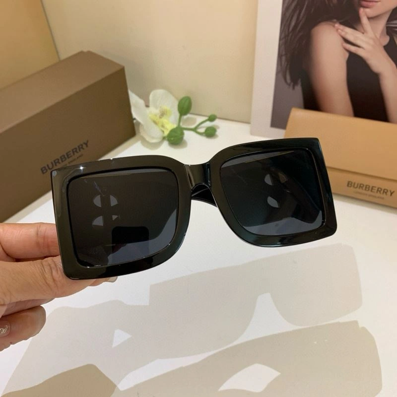 Burberry Sunglasses Compact 277180