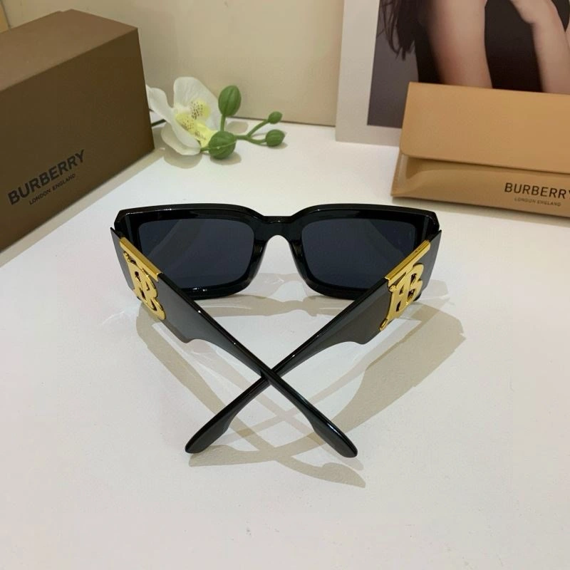Burberry Sunglasses Compact 277180